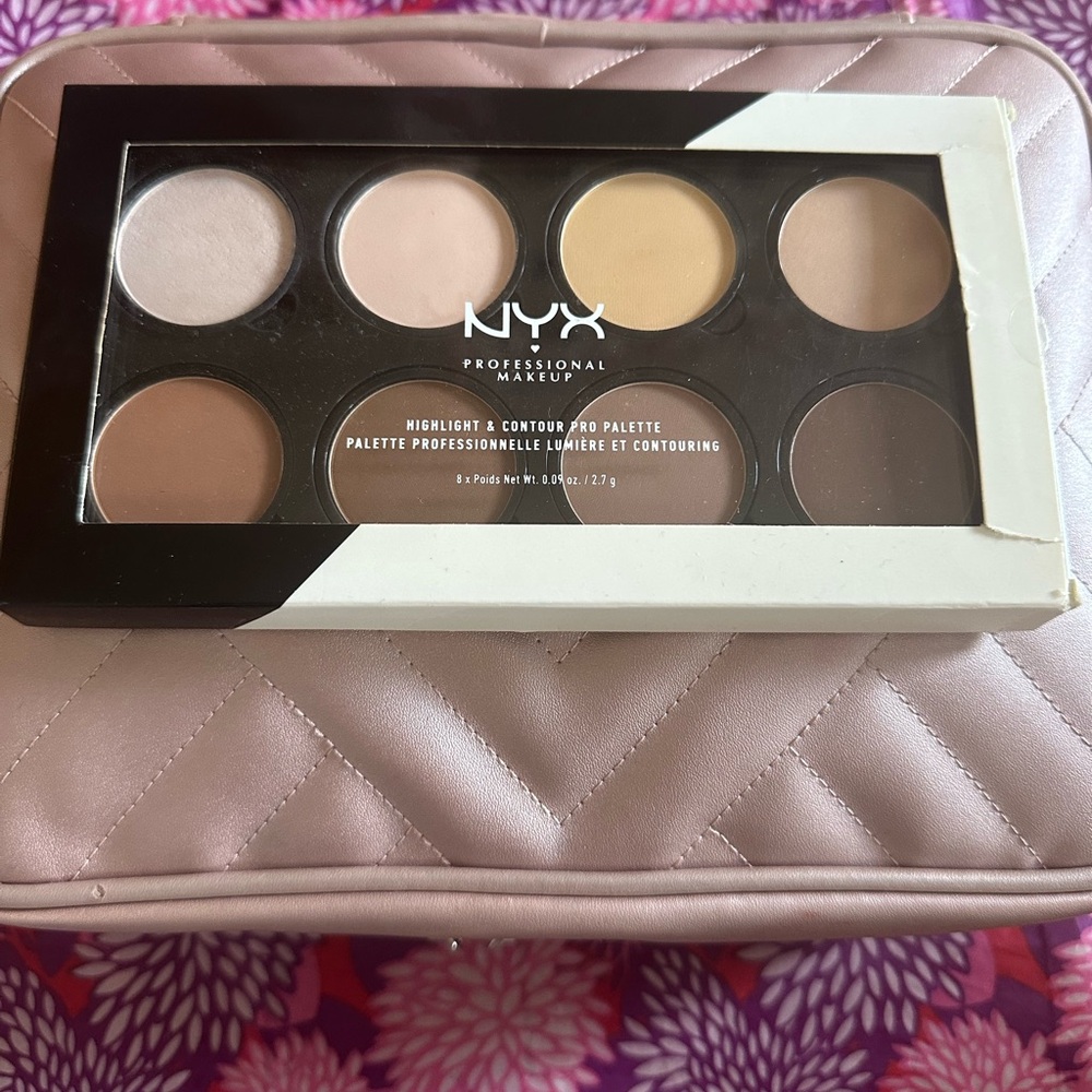 NYX Highlight & Contour Palette with Cream and Tan Shades